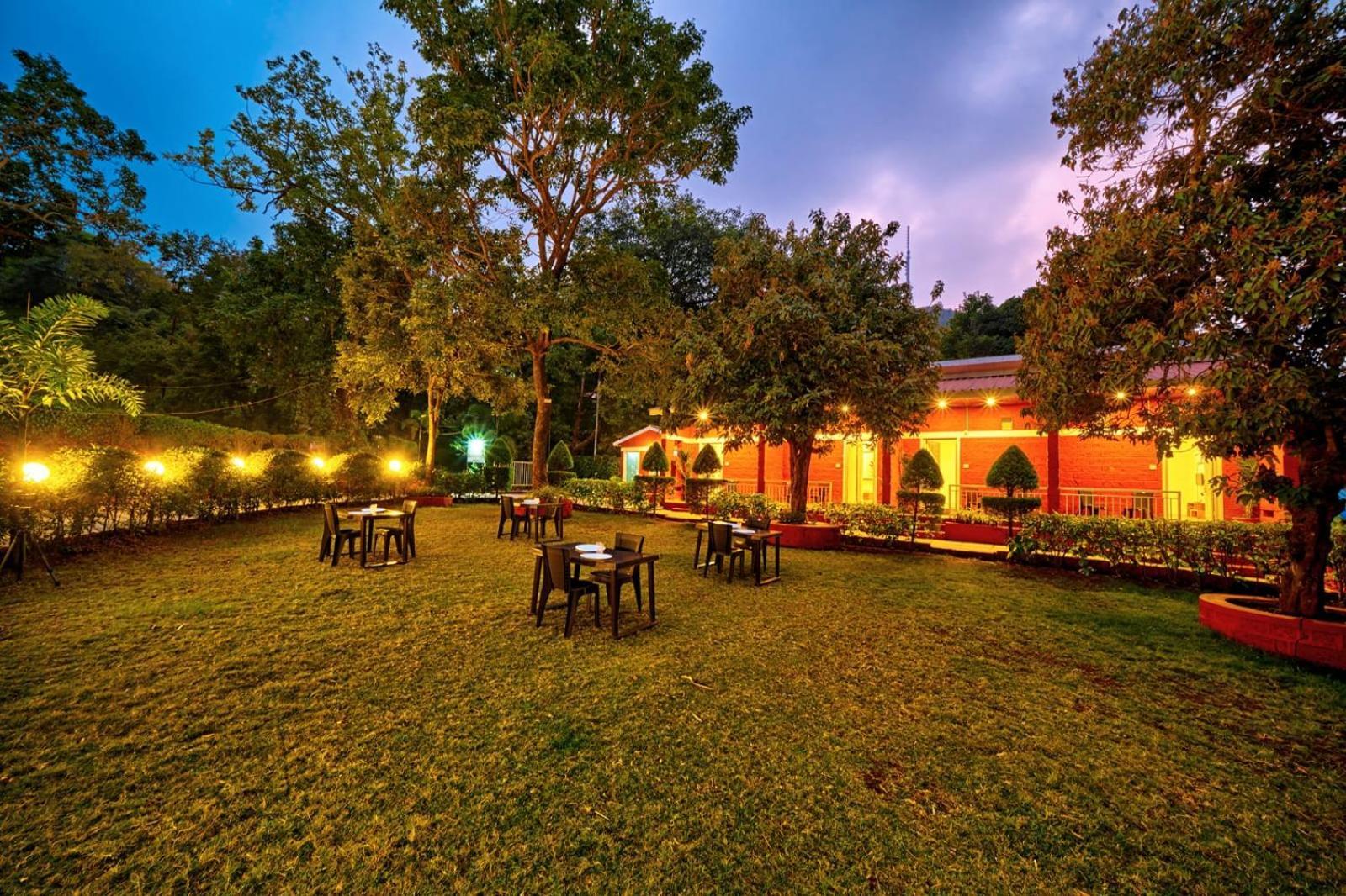 Serenity Resort Panhāla Exterior foto
